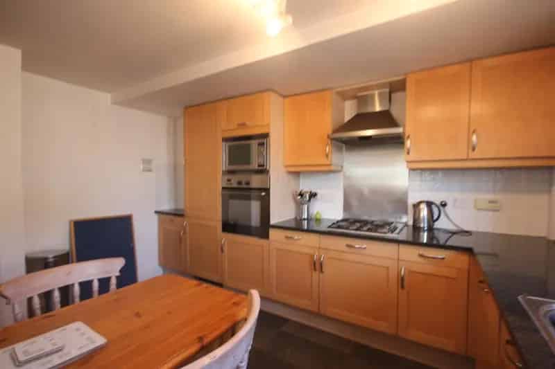 2 Bedroom Flat to Rent SE16 with Pool and Gym