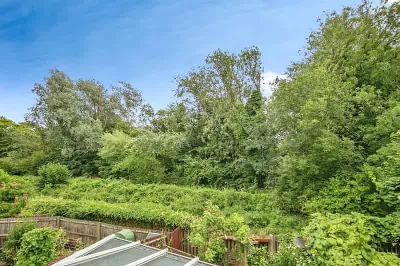 Four Bedroom Family Home with Conservatory and Off Street Parking