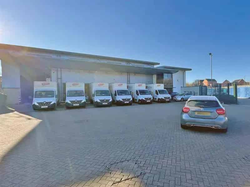 Freehold Industrial Warehouse 7653 sq ft - Hemel Hempstead