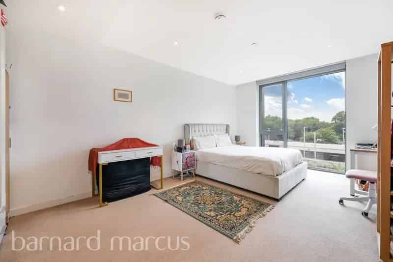 Flat For Sale , London, England