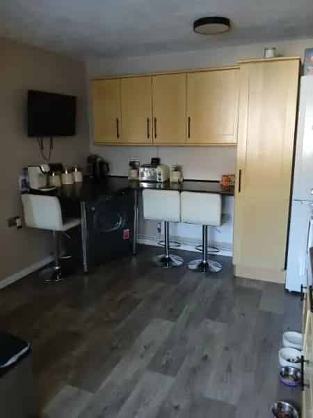3 Bedroom House 2 Double 1 Single Garden Parking