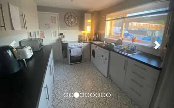 2 Bedroom Ground Floor Flat Near Local Shop