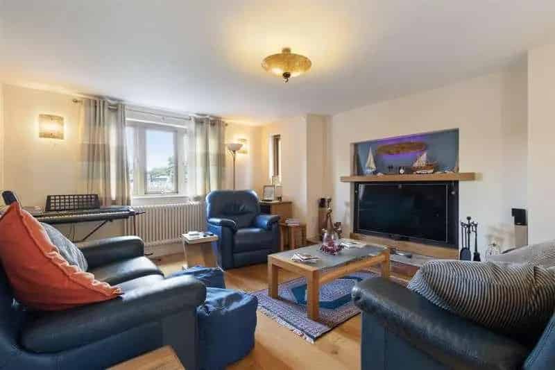 4 bed house for sale