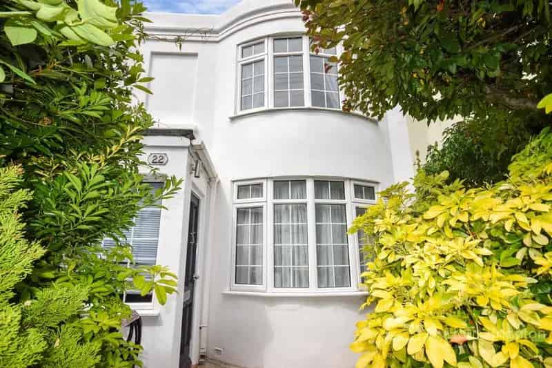 2 Bedroom House for Sale in Central Brighton with Off-Street Parking