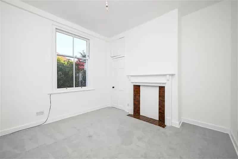 3 Bed Semi Detached House with 2 Reception Rooms - Recently Refurbished