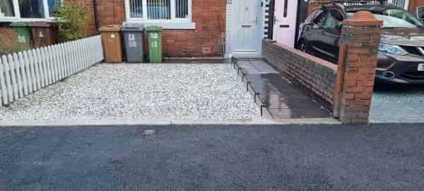 2 Bedroom Mid Terrace House with Garden and Off-Road Parking