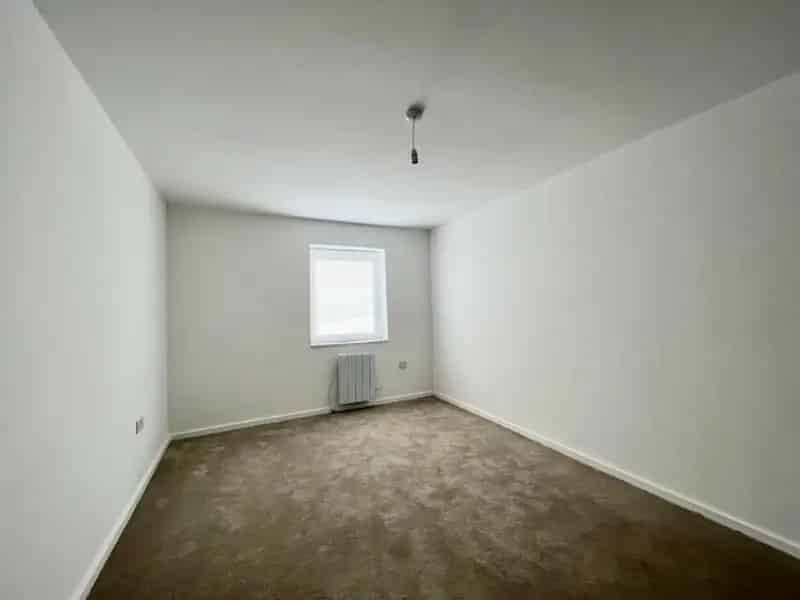 2 Bedroom Luxury Apartment Refurbished