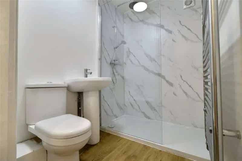 3 Bed House for Sale - Modern Design, Family Home