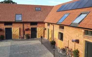 3-Bed Barn Conversion Near Exeter  EV Charging Private Garden