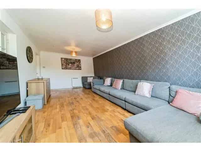 3 Bedroom Ground Floor Maisonette For Sale