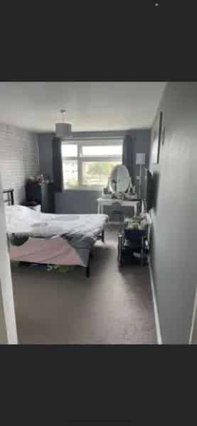 Spacious 2 Bed Flat Swap Ewell Epsom Chessington
