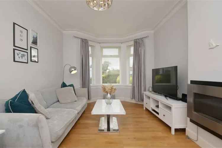 3 Bed Flat - Lower with 1 Reception Room