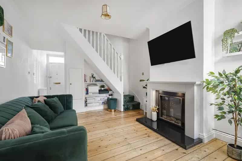 2 Bedroom Victorian Terrace House for Sale in Cambridge