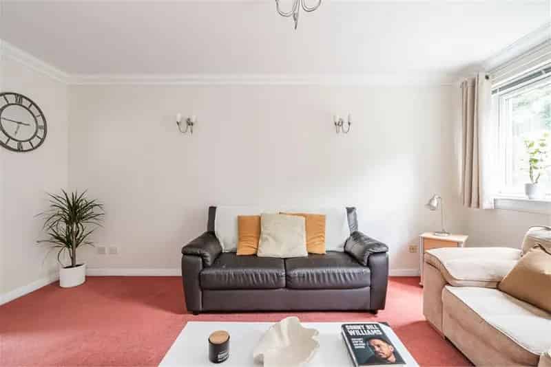 1 Bed Flat First Floor Fettes Modern Kitchen Double Bedroom Residents Parking