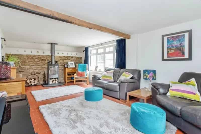 Immaculate 3-Bedroom Bungalow with Private Garden and Barn