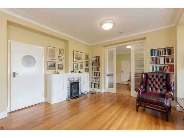 3 bedroom flat  for sale