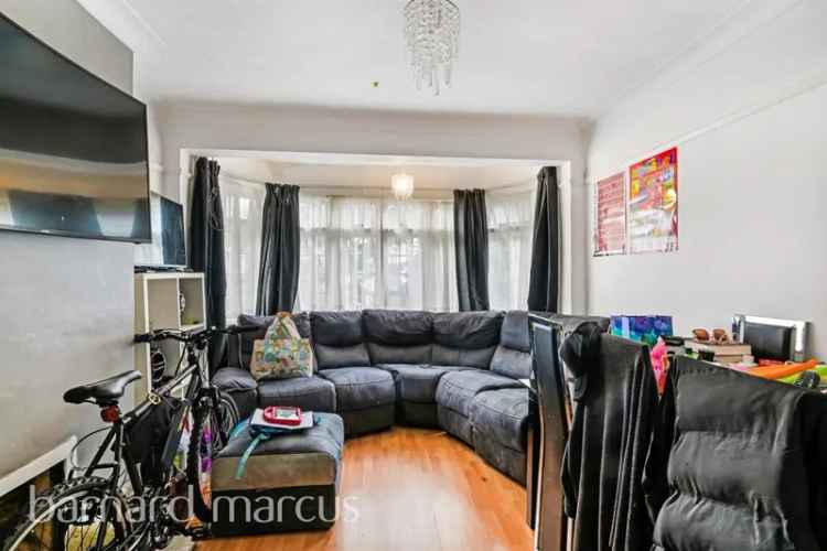 First Floor Two Bedroom Flat Near Transport Links
