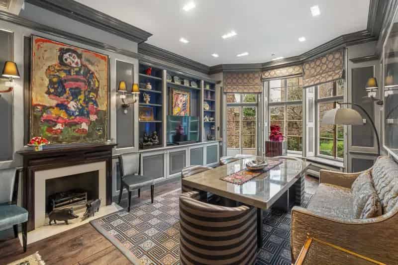 Queen Anne Townhouse on Cheyne Walk