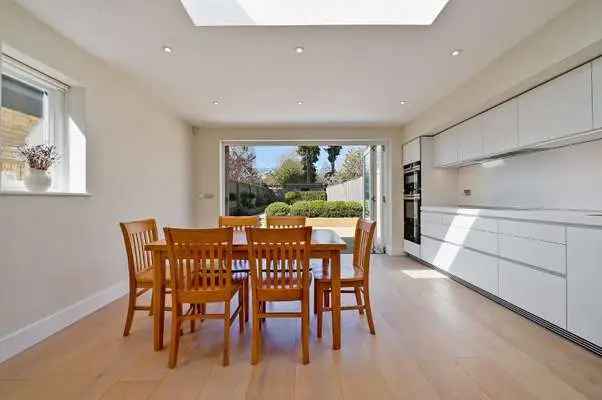Stylish Semi-Detached House Oxford 4 Bedrooms 2224 sq ft