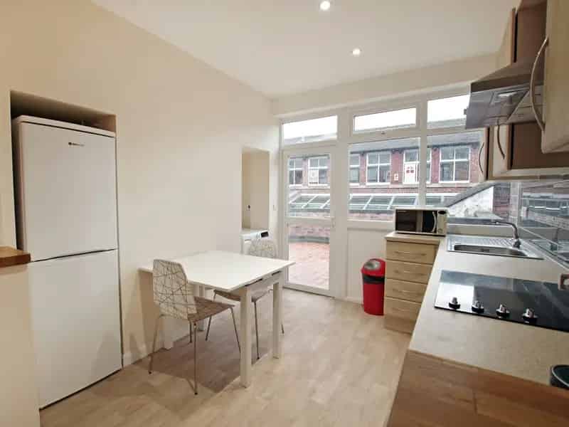 Furnished 3 Bed Flat Ecclesall Road Balcony Central Heating