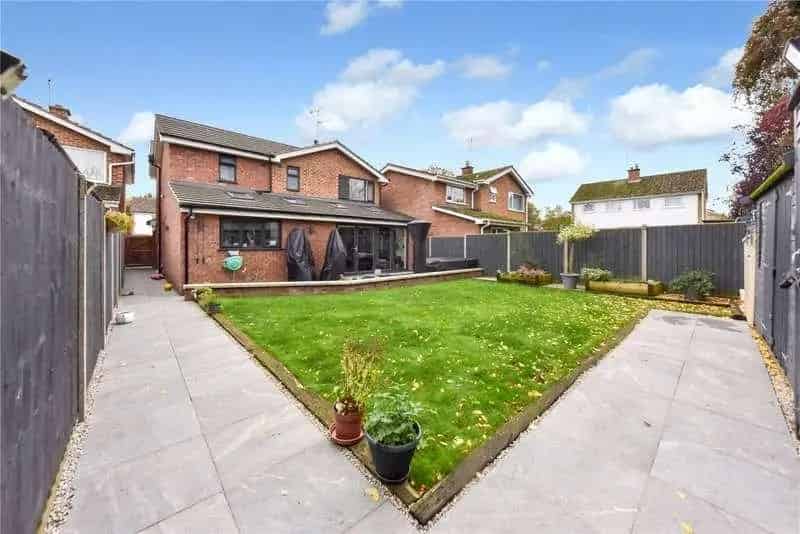 4 Bed House for Sale - New Plumbing, Heating & Modern Features