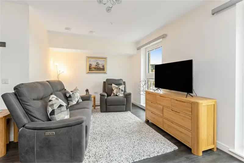 3 Bed Top Floor Flat with Parking Musselburgh