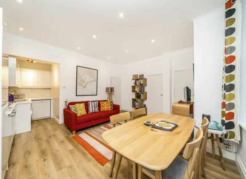 Two Bedroom Flat in Period Red Brick Building