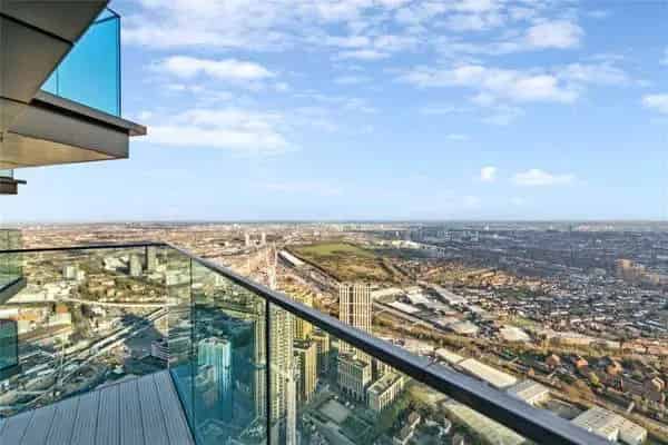 Luxury 2-Bed Apartment with City Views Icon Tower