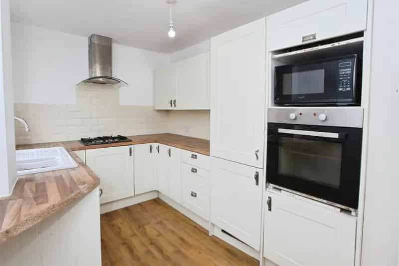 3 Bedroom Teraced House Near Transport and Schools