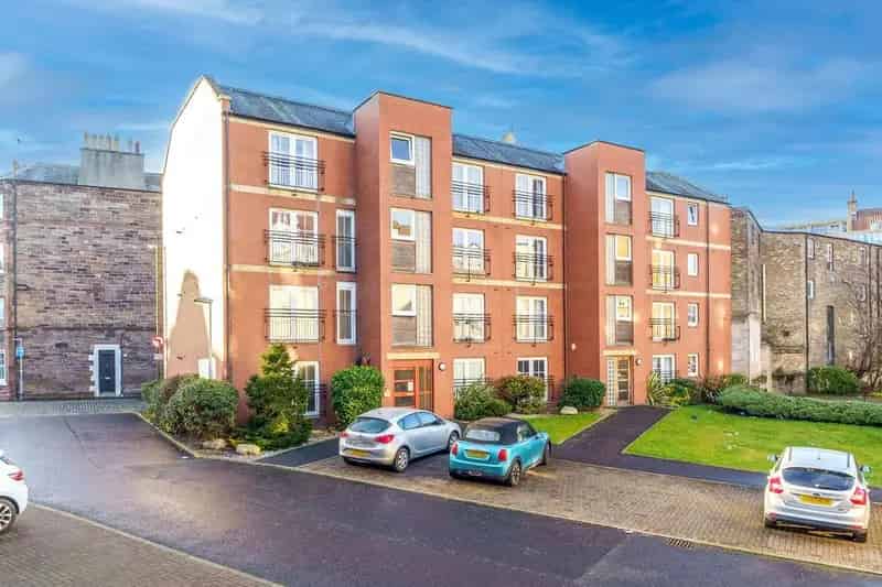 2 Bedroom Apartment for Rent in Edinburghs Georgian New Town