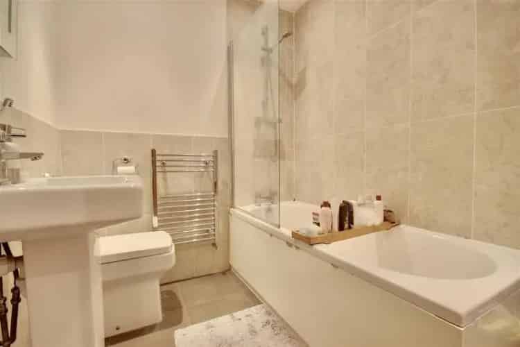 1 Bed Flat for Sale - Ideal Investment Opportunity