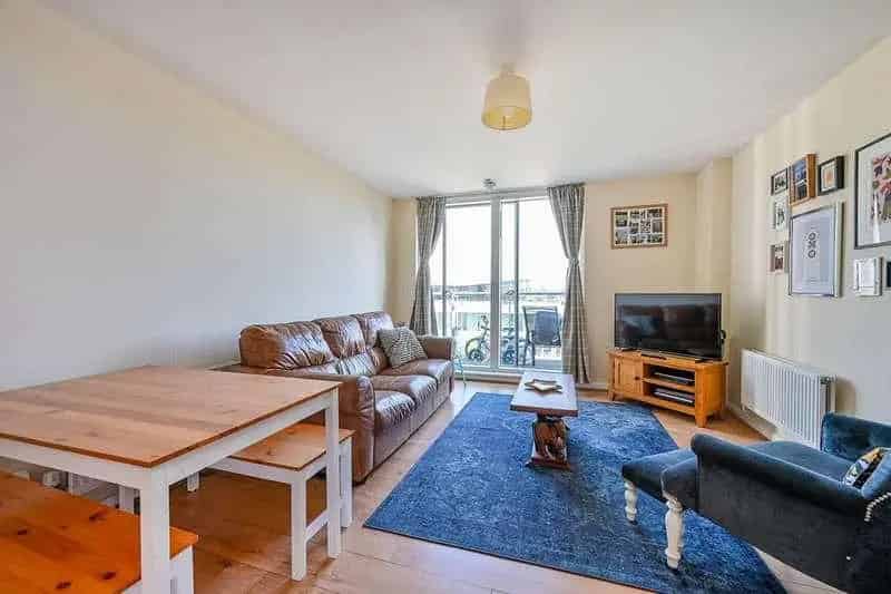 2 Bed Flat for Sale Brentford