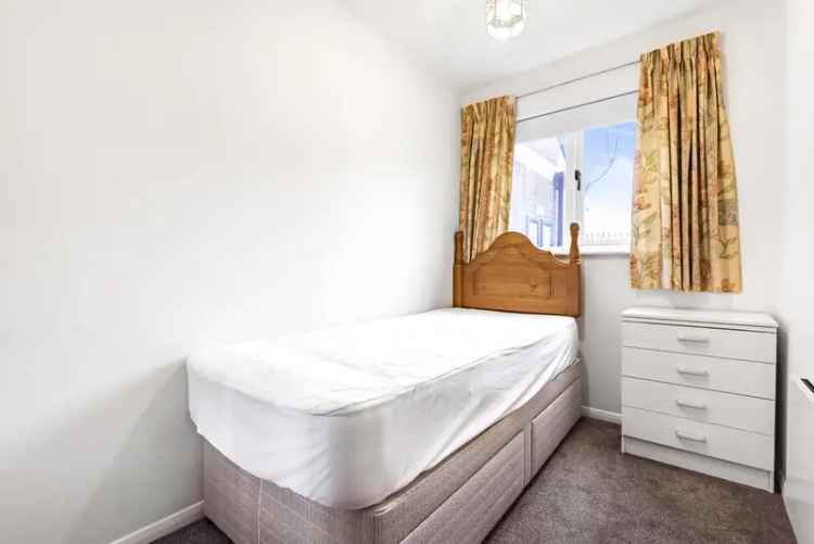 Wimbledon 2-Bed Ground Floor Apartment with Parking