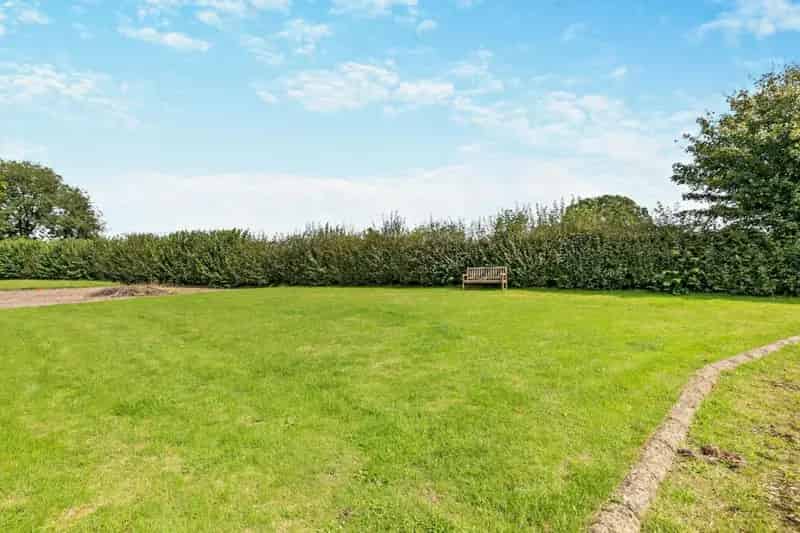Spacious Country House with Stables and 5 Acres