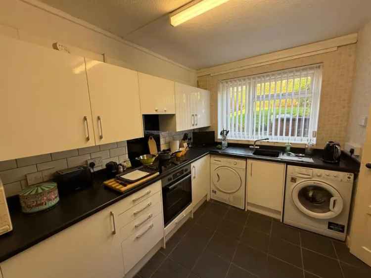 2 Bedroom Flat For Sale Near Halesowen Town Centre