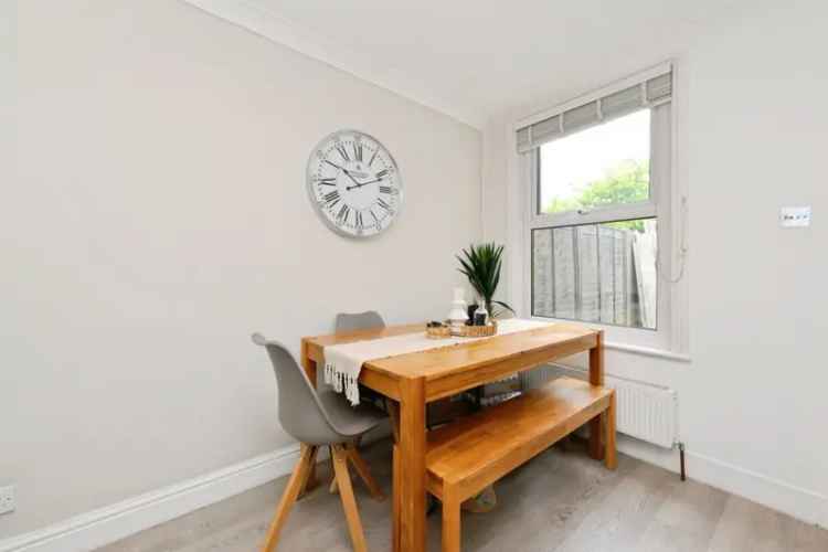 Hoddesdon Victorian Cottage Two Bedrooms Modern Amenities