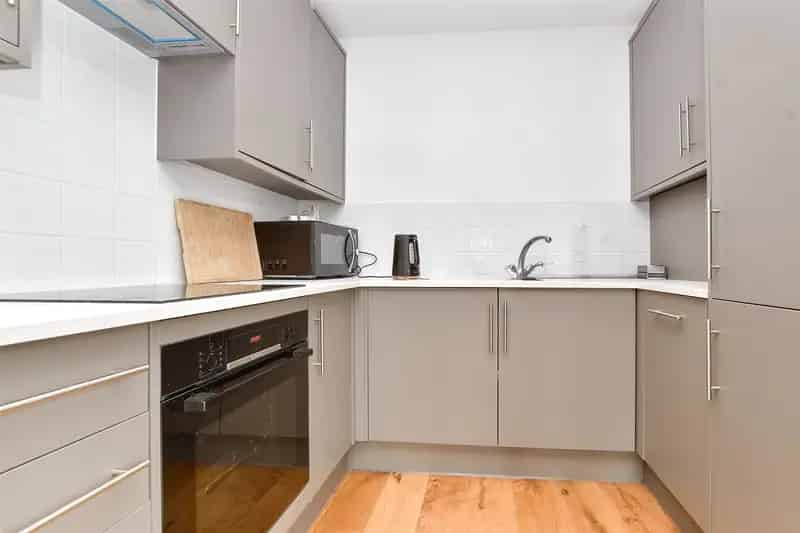 1 Bedroom Flat for Sale near Purley Station