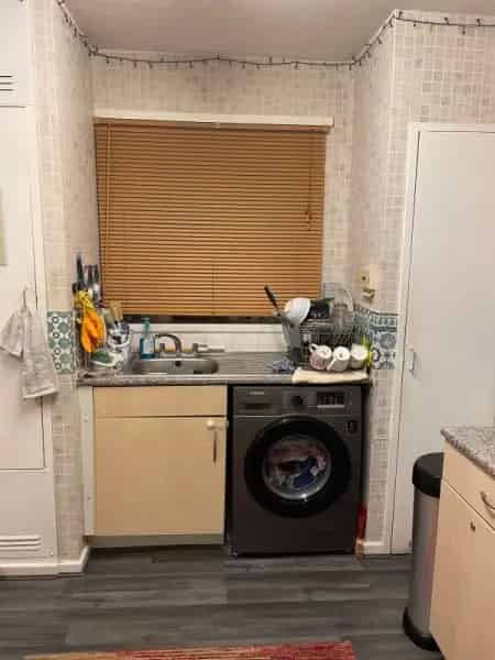 Spacious Flat near Parks and Schools