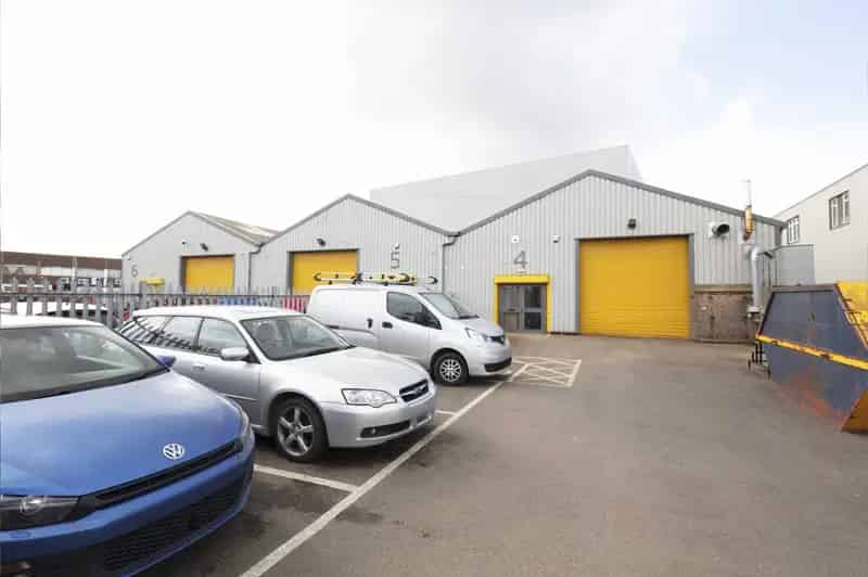 Unit 5: 3500 sq ft Yard, Mezzanine Office, High Eaves