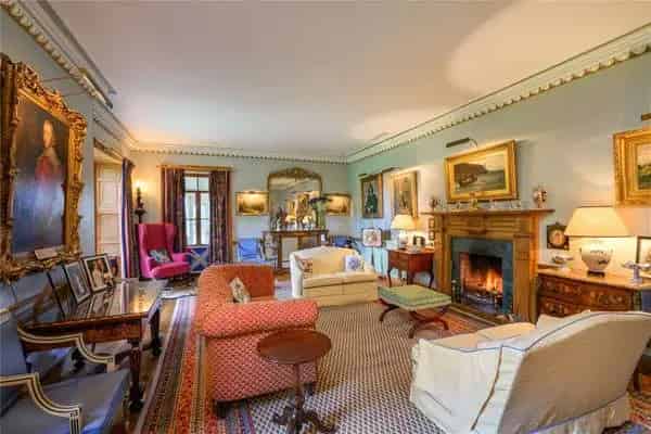 Larghan House: 6-Bedroom Country House with Development Potential