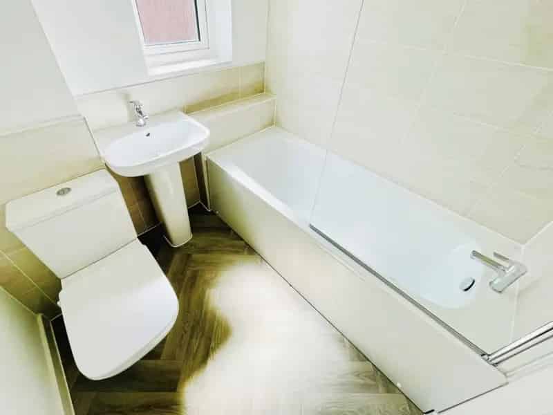 3 Bedroom Semi Detached House For Rent
