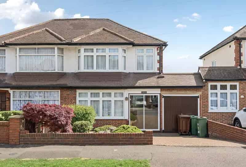 3 Bedroom Semi Detached House For Sale No Forward Chain