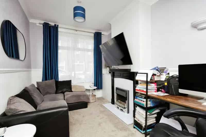 2 Bedroom End Terrace House For Sale