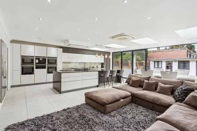 5-Bedroom Semi-Detached House Thornton Road SW12