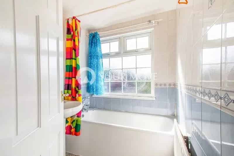 3 Bedroom Semi Detached House Leeds LS11