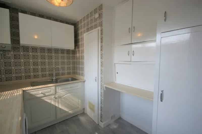 3 Bedroom First Floor Apartment For Sale Near Harrogate Town Centre