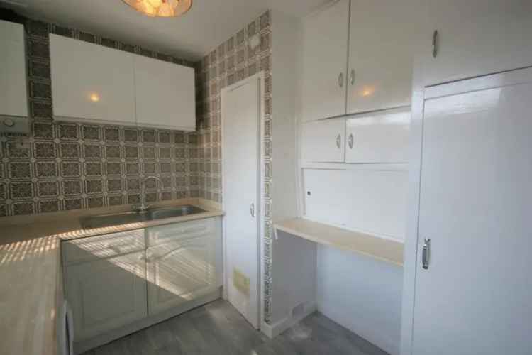 3 Bedroom First Floor Apartment For Sale Near Harrogate Town Centre