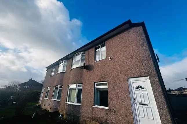 Refurbished Cottage in Cardonald Glasgow G52 - 2 Double Bedrooms