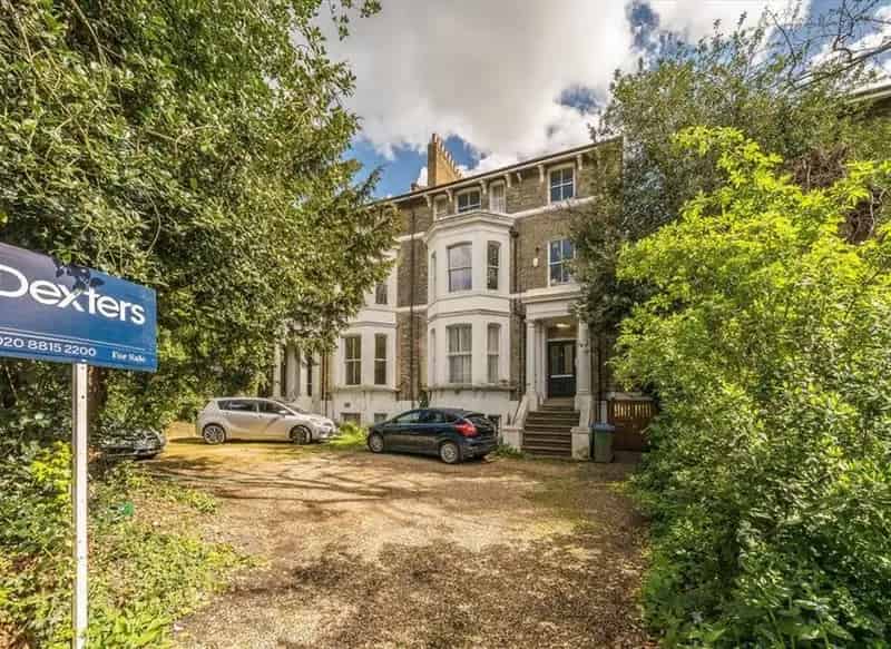 Bright First Floor Flat with Period Features Long Lease No Chain