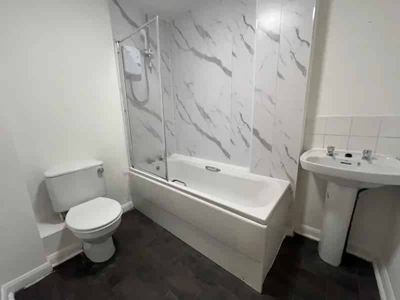 3 Bedroom Apartment Recently Renovated Bright Spacious